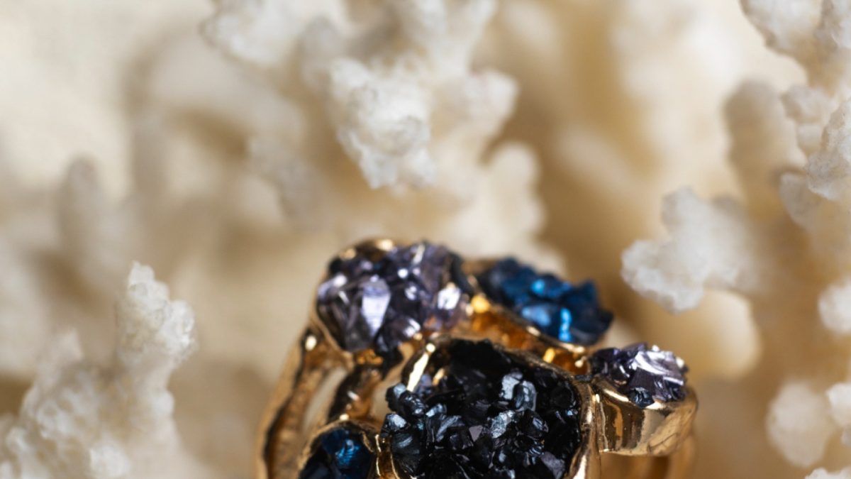 Bijoux anciens : comment choisir une pièce authentique ?